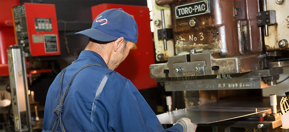 金属加工職人(プレス工)